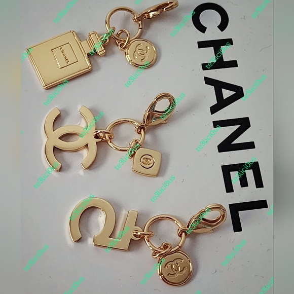 CHANEL 2023 HOLIDAY METAL DANGLING CHARMS - Picture 2 of 3